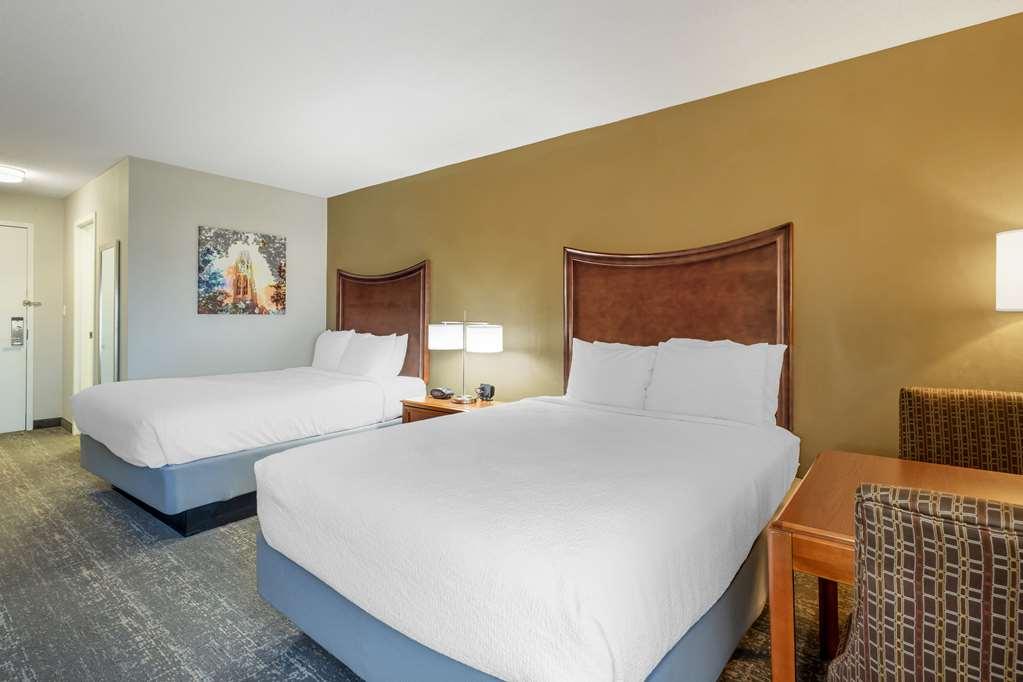 Clarion Inn North Haven Стая снимка